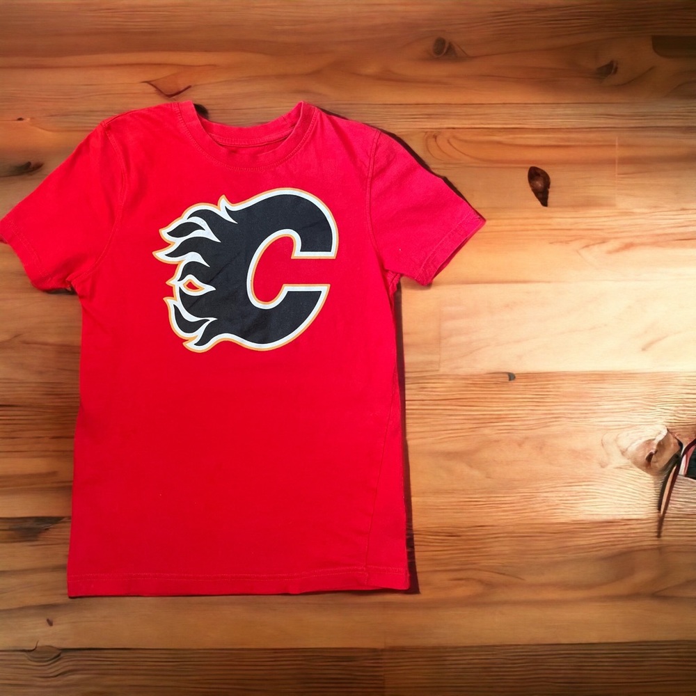 Calgary Flames, NHL Licensed Tee Shirt, Kids Size Medium 7/8”
